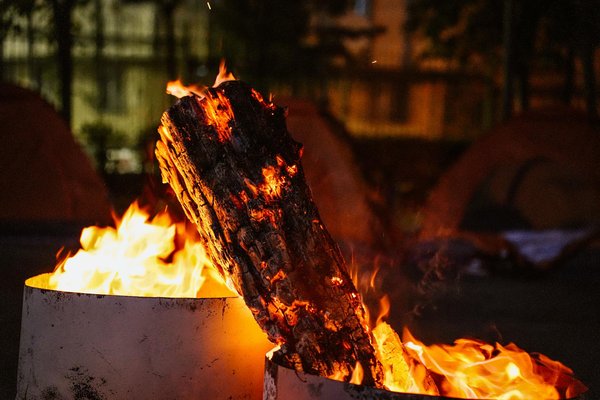 Faut-il privilégier un camping avec un club enfant ou une nounou vacances ?